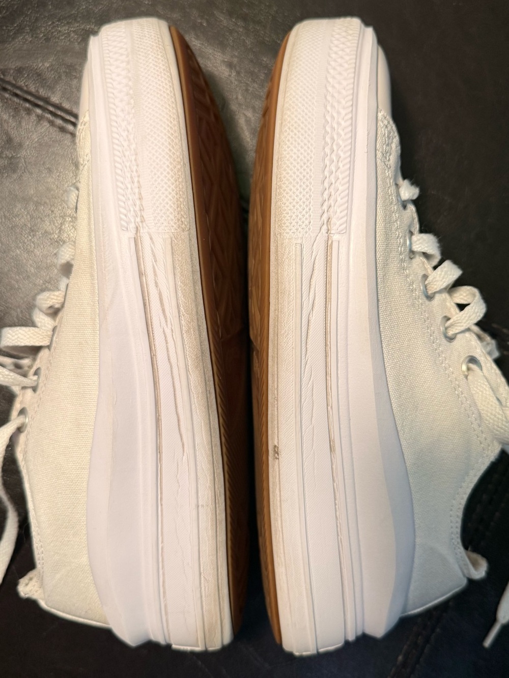 Women’s size 9 Converse White Canvas Platform Sneakers - Picture 2 of 9
